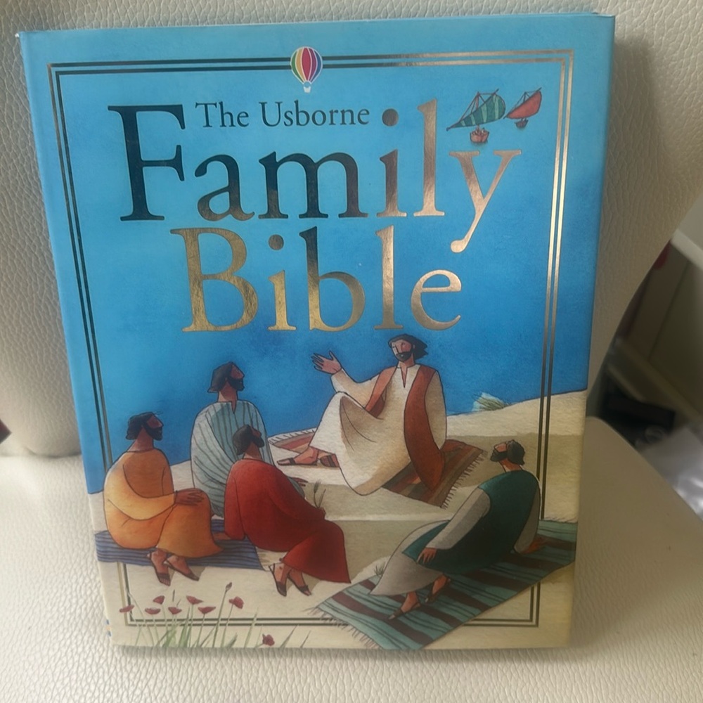 Usborne NWT Family Bible Mint Condition! 2002 Beautiful Illustrations All Ages